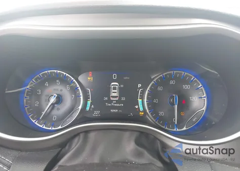 2021 Chrysler Pacifica Touring L z USA, uszkodzony, nr VIN 2C4RC1BG1MR593796